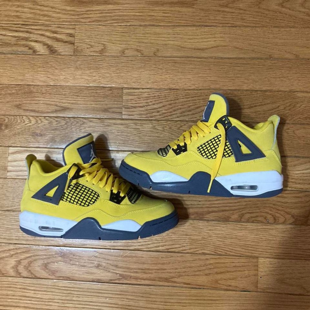 Jordan 4 Lightning